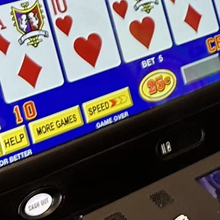 How Does Timing Work on Video Poker?
