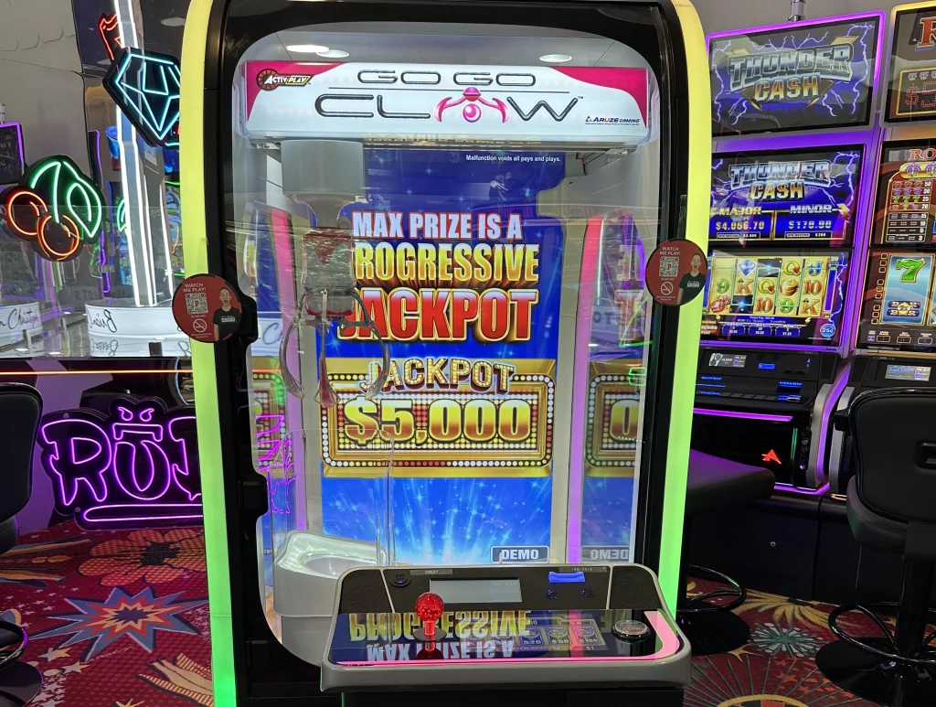 Aruze Go Go Claw machine
