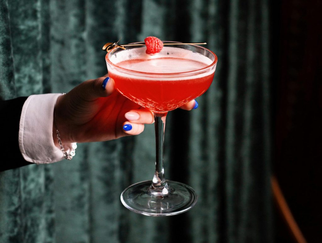 hand holding a cocktail