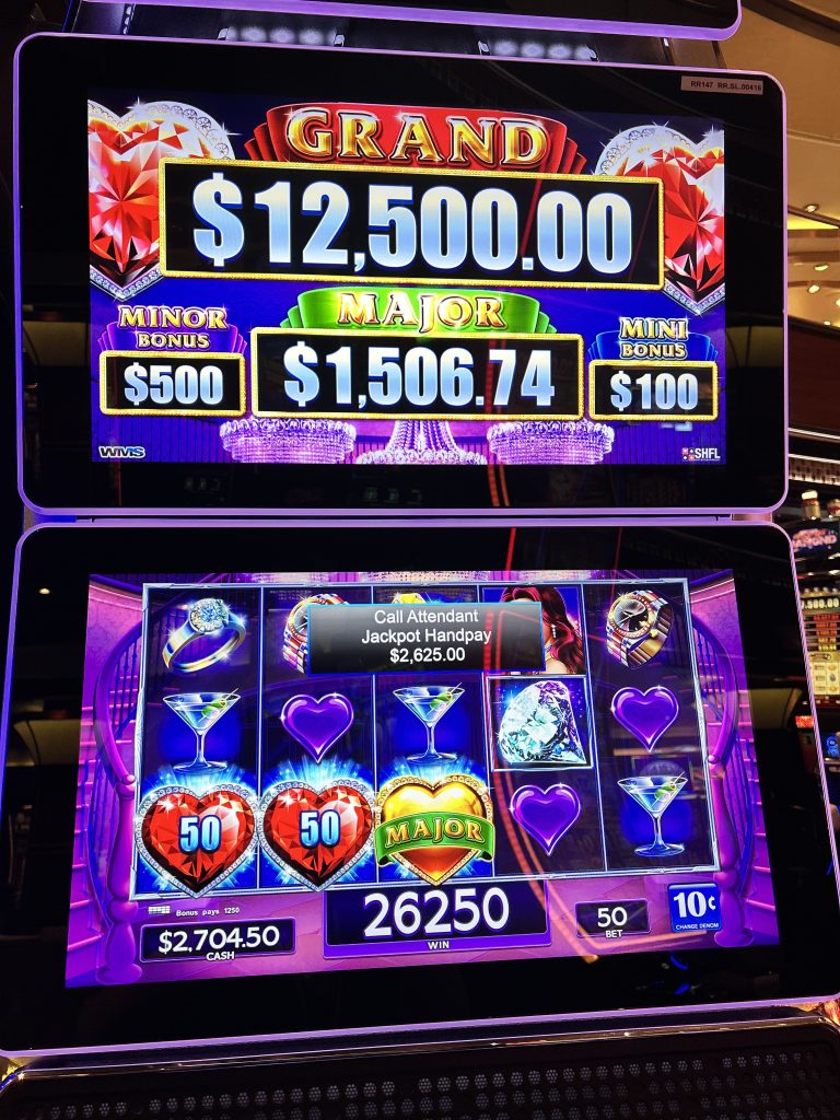 Lock It Link Night Life Slot Machine Jackpot