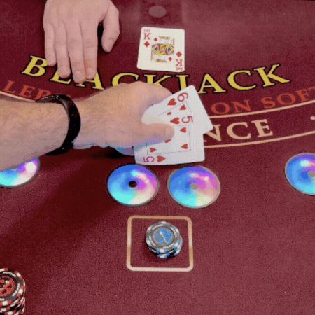 Hand Signals in Blackjack: Instruct the Dealer and Show the Camera